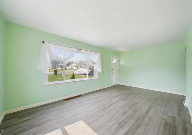 Photo 4 of Single Family Residence at 10647 Saint Veronica Ct, Saint Ann, MO 63074 | MLS# MIS25015384 | | Sold on 2025-04-28