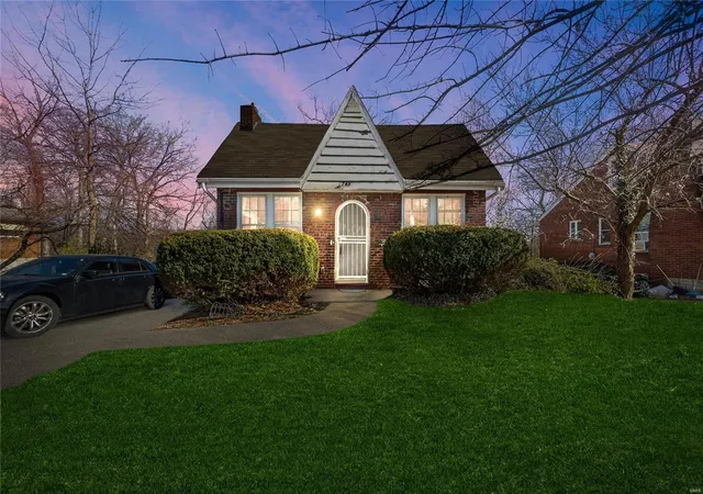 Single Family Residence at 6743 Kenwood Dr, Saint Louis, MO 63121 | MLS# MIS25015450 | | Sold on 2025-06-02