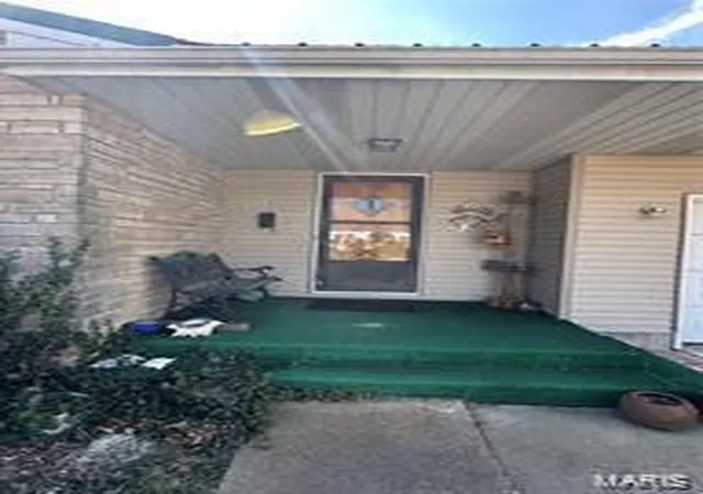 Photo 3 of Single Family Residence at 510 Jefferson Ave, Owensville, MO 65066 | MLS# MIS25015537 | | Sold on 2025-06-27