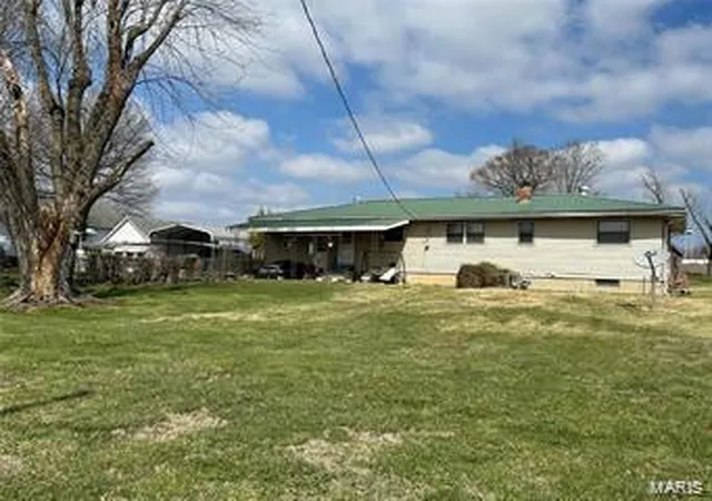 Photo 4 of Single Family Residence at 510 Jefferson Ave, Owensville, MO 65066 | MLS# MIS25015537 | | Sold on 2025-06-27
