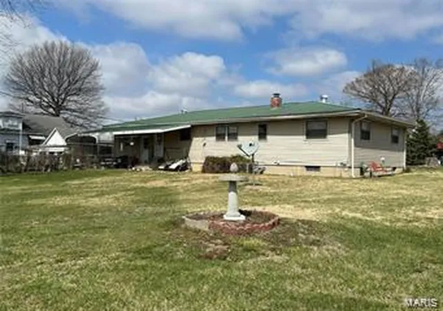 Photo 5 of Single Family Residence at 510 Jefferson Ave, Owensville, MO 65066 | MLS# MIS25015537 | | Sold on 2025-06-27