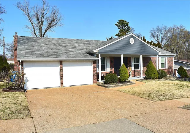 Single Family Residence at 4811 Broad Oak Dr, Saint Louis, MO 63128 | MLS# MIS25015546 | | Sold on 2025-04-29