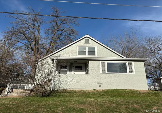 Single Family Residence at 901 Cornell Ave, Saint Louis, MO 63119 | MLS# MIS25015563 | | Sold on 2025-09-17