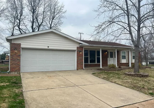 Photo 1 of Single Family Residence at 4551 Thicket Dr, Saint Louis, MO 63129 | MLS# MIS25015598 | | Sold on 2025-05-13