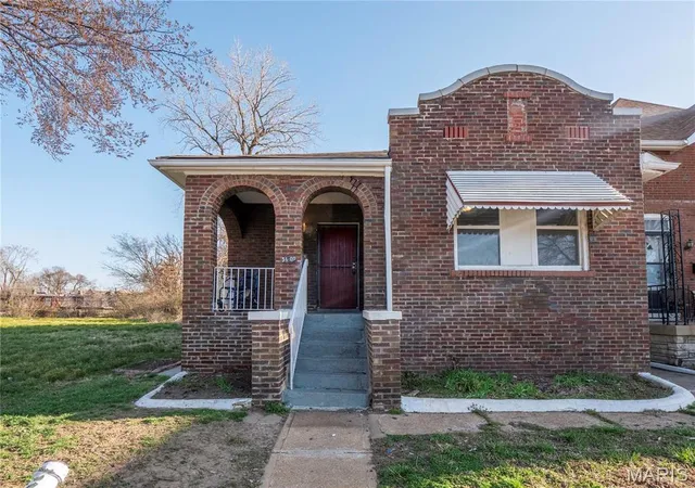 Photo 3 of Single Family Residence at 5109 Cote Brilliante Ave, Saint Louis, MO 63113 | MLS# MIS25015600 | | Sold on 2026-02-26