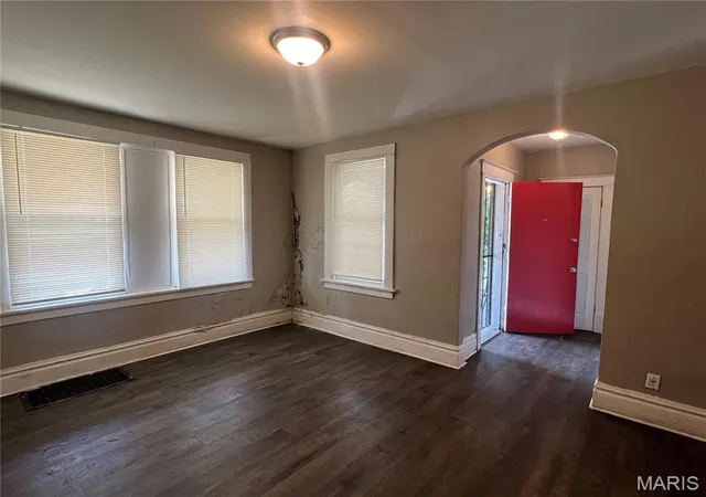 Photo 4 of Single Family Residence at 5109 Cote Brilliante Ave, Saint Louis, MO 63113 | MLS# MIS25015600 | | Sold on 2026-02-26