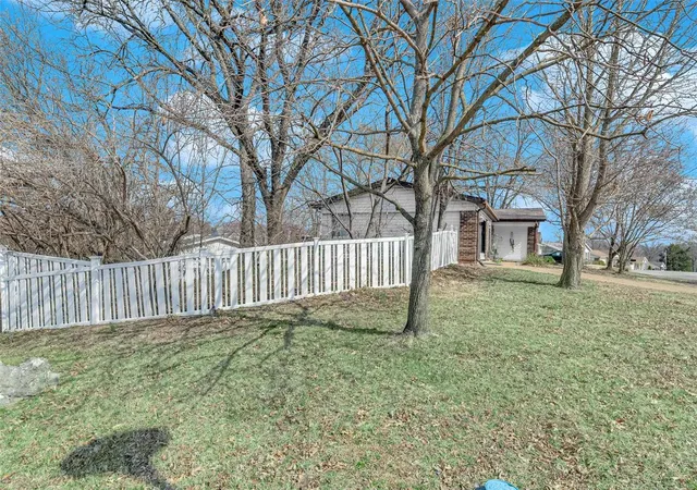 Photo 2 of Single Family Residence at 4695 Towne Centre Dr, Saint Louis, MO 63128 | MLS# MIS25015695 | | Sold on 2025-04-22