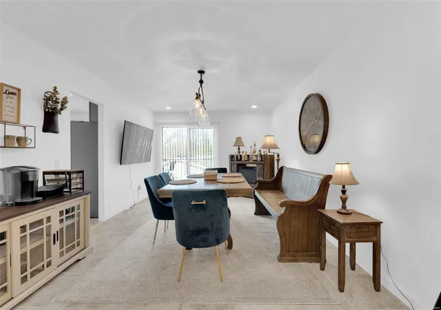 Photo 4 of Single Family Residence at 4695 Towne Centre Dr, Saint Louis, MO 63128 | MLS# MIS25015695 | | Sold on 2025-04-22