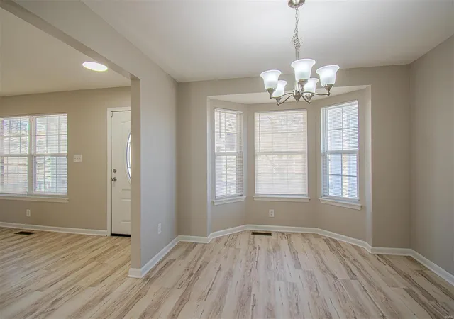 Photo 4 of Single Family Residence at 6140 Minerva Ave, Saint Louis, MO 63133 | MLS# MIS25015739 | | Sold on 2025-04-30