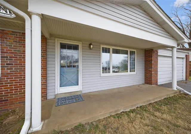 Photo 2 of Single Family Residence at 12284 Prinster Dr, Saint Louis, MO 63146 | MLS# MIS25015798 | | Sold on 2025-04-16