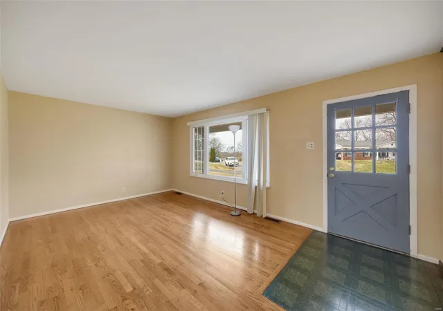 Photo 3 of Single Family Residence at 12284 Prinster Dr, Saint Louis, MO 63146 | MLS# MIS25015798 | | Sold on 2025-04-16