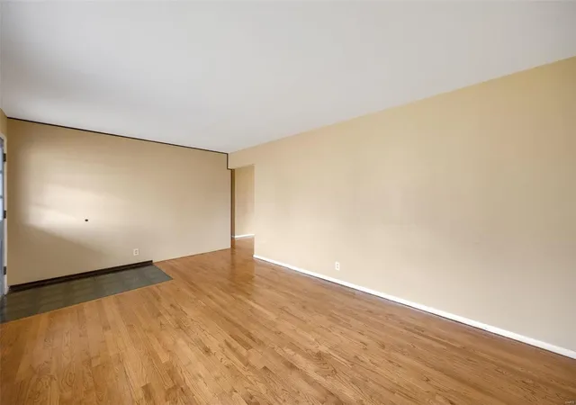 Photo 4 of Single Family Residence at 12284 Prinster Dr, Saint Louis, MO 63146 | MLS# MIS25015798 | | Sold on 2025-04-16