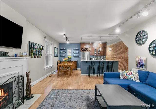 Photo 3 of Villa at 4486 Laclede Ave #4486, Saint Louis, MO 63108 | MLS# MIS25015897 | | Sold on 2025-09-30