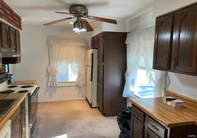 Photo 3 of Single Family Residence at 917 Sanders Dr, Saint Louis, MO 63126 | MLS# MIS25015927 | | Sold on 2025-04-24