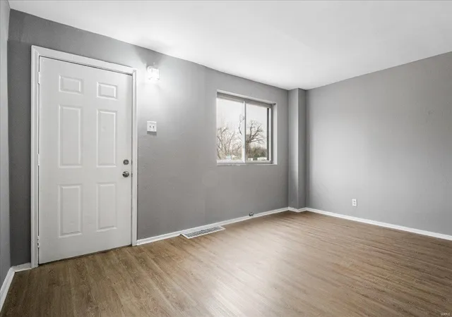 Photo 2 of Single Family Residence at 1318 Pennsylvania Ave, Saint Louis, MO 63133 | MLS# MIS25015978 | | Sold on 2025-04-24