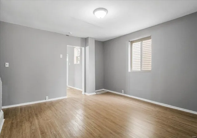Photo 3 of Single Family Residence at 1318 Pennsylvania Ave, Saint Louis, MO 63133 | MLS# MIS25015978 | | Sold on 2025-04-24