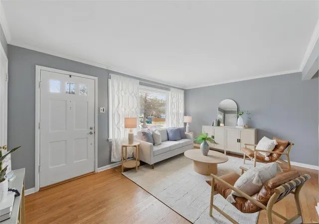Photo 2 of Single Family Residence at 1203 Drayton Ave, Saint Louis, MO 63119 | MLS# MIS25016022 | | Sold on 2025-04-30