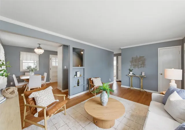 Photo 4 of Single Family Residence at 1203 Drayton Ave, Saint Louis, MO 63119 | MLS# MIS25016022 | | Sold on 2025-04-30