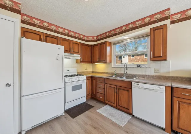 Photo 4 of Single Family Residence at 4643 Candace Dr, Saint Louis, MO 63123 | MLS# MIS25016056 | | Sold on 2025-05-14