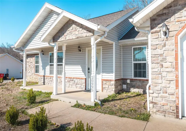 Photo 1 of Single Family Residence at 20995 Hideaway Ln, Saint Robert, MO 65584 | MLS# MIS25016097 |  | Sold on 2025-06-12