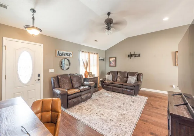 Photo 3 of Single Family Residence at 20995 Hideaway Ln, Saint Robert, MO 65584 | MLS# MIS25016097 |  | Sold on 2025-06-12