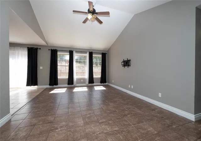 Photo 4 of Single Family Residence at 16102 Heavens Gate Ln, Saint Robert, MO 65584 | MLS# MIS25016119 |  | Sold on 2025-05-19