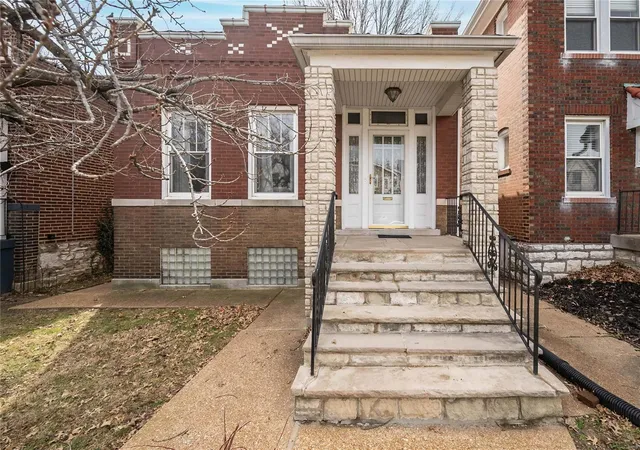 Photo 2 of Single Family Residence at 6558 Arsenal St, Saint Louis, MO 63139 | MLS# MIS25016171 | | Sold on 2025-04-14
