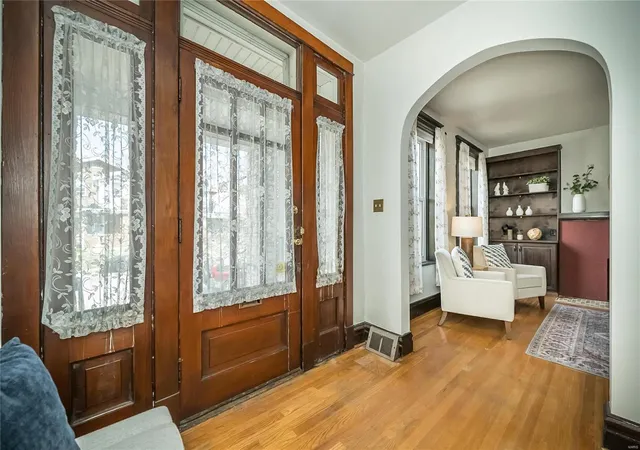 Photo 4 of Single Family Residence at 6558 Arsenal St, Saint Louis, MO 63139 | MLS# MIS25016171 | | Sold on 2025-04-14