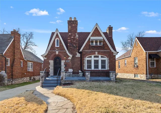 Photo 1 of Single Family Residence at 8735 Oriole Ave, Saint Louis, MO 63147 | MLS# MIS25016186 |  | Sold on 2025-04-18