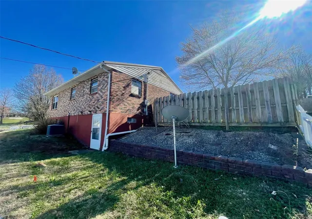 Photo 3 of Single Family Residence at 505 Union St, Marble Hill, MO 63764 | MLS# MIS25016227 |  | Sold on 2025-04-14