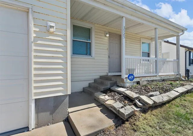 Photo 3 of Single Family Residence at 3525 Longview Dr, Saint Louis, MO 63129 | MLS# MIS25016310 |  | Sold on 2025-04-22
