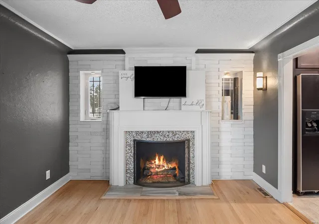 Photo 3 of Single Family Residence at 9525 Berwick Dr, Saint Louis, MO 63123 | MLS# MIS25016316 | | Sold on 2025-04-30
