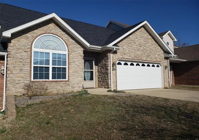 Photo 1 of Townhouse at 275 Carmel Valley Wy, Saint Robert, MO 65584 | MLS# MIS25016353 | | Sold on 2025-06-05