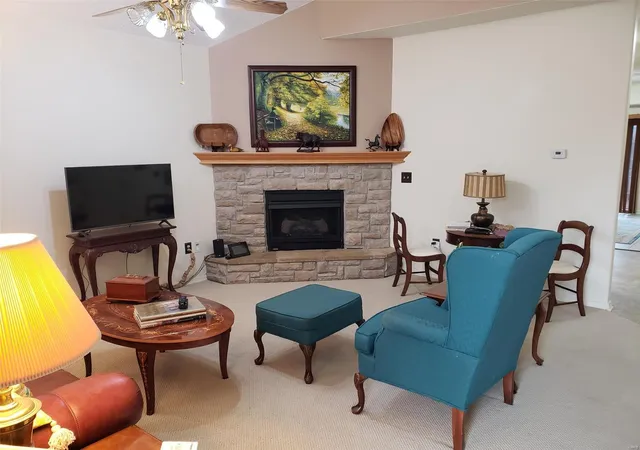 Photo 4 of Townhouse at 275 Carmel Valley Wy, Saint Robert, MO 65584 | MLS# MIS25016353 | | Sold on 2025-06-05
