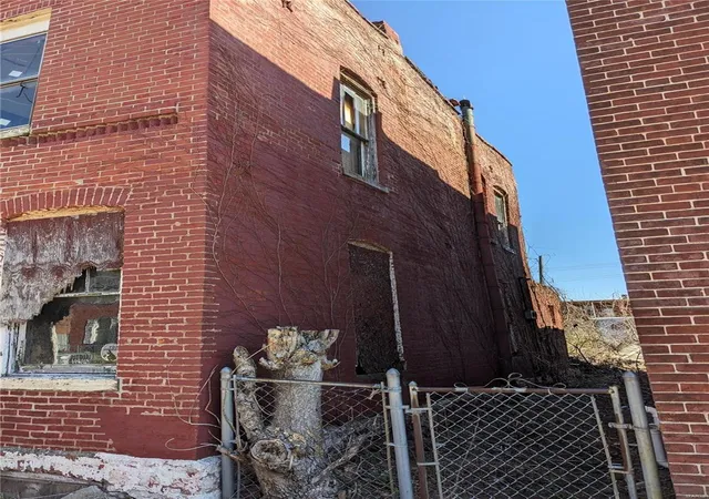 Photo 3 of Single Family Residence at 7320 Pennsylvania Ave, Saint Louis, MO 63111 | MLS# MIS25016365 |  | Sold on 2025-04-30