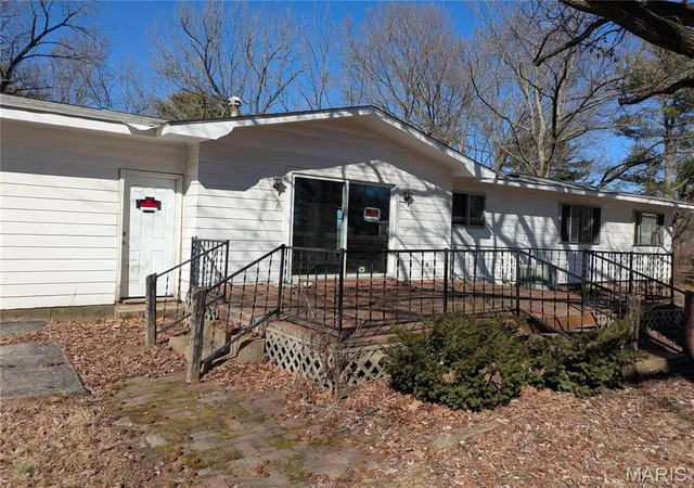 Photo 4 of Farm at 400 Horstmeier Rd, Saint Peters, MO 63376 | MLS# MIS25016453 | | Sold on 2026-02-13