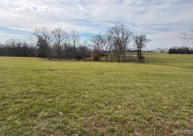 Photo 2 of Agriculture at 8 Berry Pl, Monroe City, MO 63456 | MLS# MIS25016535 | | Sold on 2026-07-28