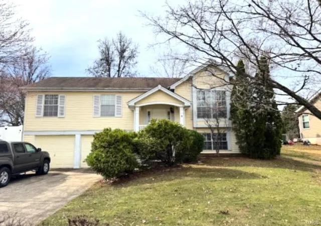 Single Family Residence at 4589 Clearbrook Dr, Saint Charles, MO 63304 | MLS# MIS25016543 | | Sold on 2025-04-11