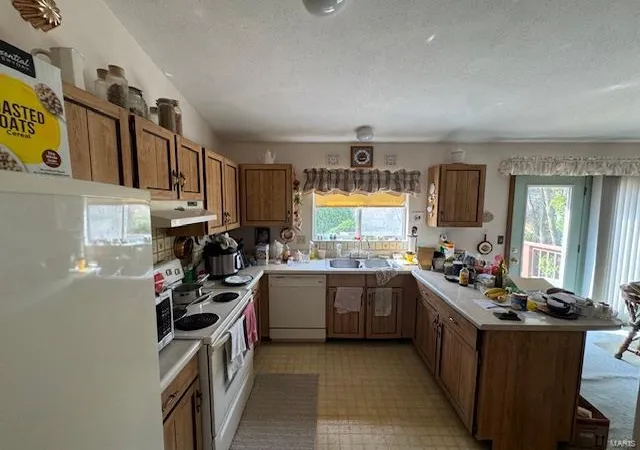 Photo 2 of Single Family Residence at 4589 Clearbrook Dr, Saint Charles, MO 63304 | MLS# MIS25016543 | | Sold on 2025-04-11