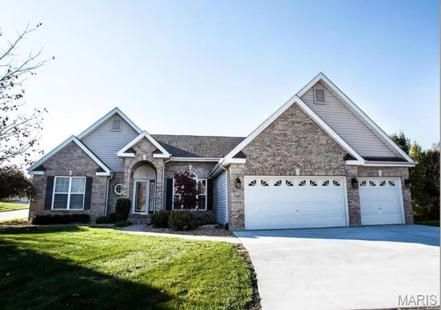 Single Family Residence at 1021 Pleasant Meadow Dr, Lake Saint Louis, MO 63367 | MLS# MIS25016576 | | Sold on 2025-06-10