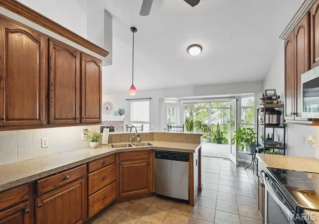 Photo 2 of Single Family Residence at 1021 Pleasant Meadow Dr, Lake Saint Louis, MO 63367 | MLS# MIS25016576 | | Sold on 2025-06-10