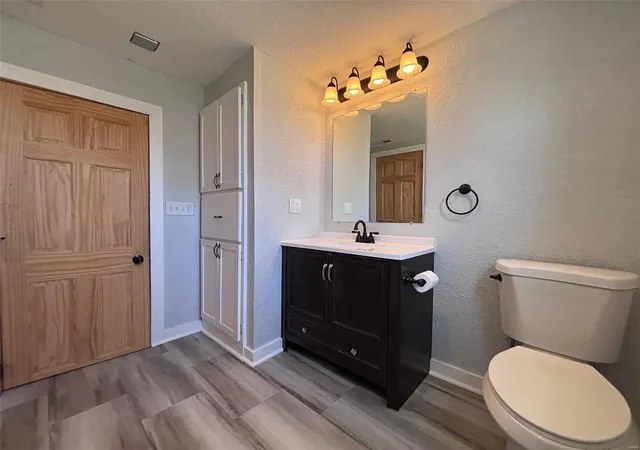 Photo 3 of Single Family Residence at 1026 Emmons St, Mexico, MO 65265 | MLS# MIS25016579 | | Sold on 2025-07-07