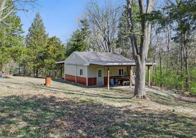 Photo 2 of Single Family Residence at 40 Village Ct, Saint Peters, MO 63376 | MLS# MIS25016591 |  | Sold on 2025-05-15