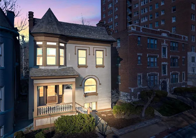 Single Family Residence at 4421 Pershing Ave, Saint Louis, MO 63108 | MLS# MIS25016802 | | Sold on 2025-05-09
