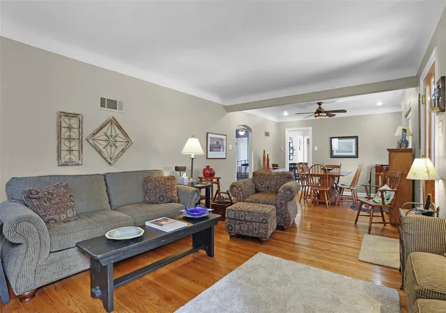 Photo 3 of Single Family Residence at 233 W Old Watson Rd, Saint Louis, MO 63119 | MLS# MIS25016883 | | Sold on 2025-04-29