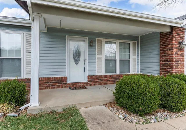 Photo 4 of Single Family Residence at 6157 Clovergreen Pl, Saint Louis, MO 63129 | MLS# MIS25016884 |  | Sold on 2025-04-25