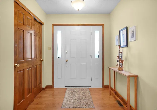 Photo 4 of Single Family Residence at 630 Bennington Dr, Saint Charles, MO 63304 | MLS# MIS25016956 |  | Sold on 2025-05-14
