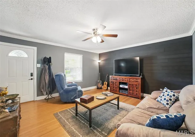 Photo 4 of Single Family Residence at 329 Woodbridge Dr, Saint Charles, MO 63303 | MLS# MIS25017011 |  | Sold on 2025-06-06