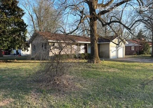 Photo 2 of Single Family Residence at 601 S Hickory, Dexter, MO 63841 | MLS# MIS25017089 | | Sold on 2025-05-13