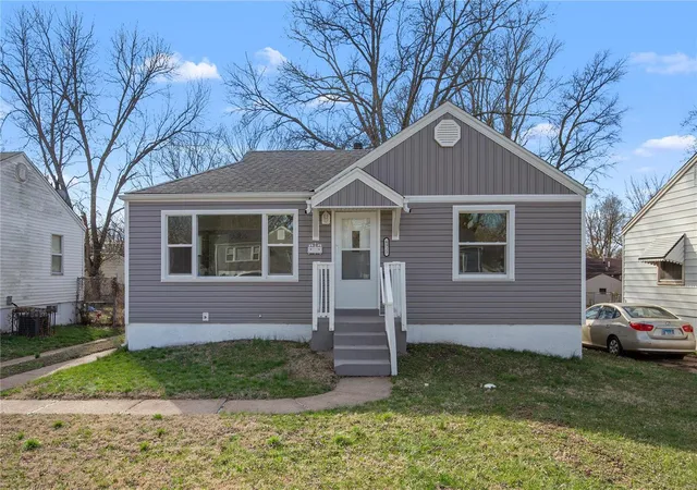 Single Family Residence at 6313 Everett Dr, Saint Louis, MO 63134 | MLS# MIS25017091 | | Sold on 2025-07-18